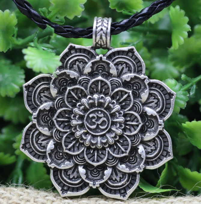 LANGHONG Tibetan Spiritual Necklace Tibetan Mandala Pendant Necklace Amulet Religious Jewelry