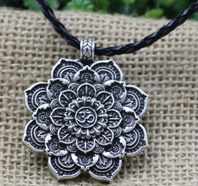 LANGHONG Tibetan Spiritual Necklace Tibetan Mandala Pendant Necklace Amulet Religious Jewelry